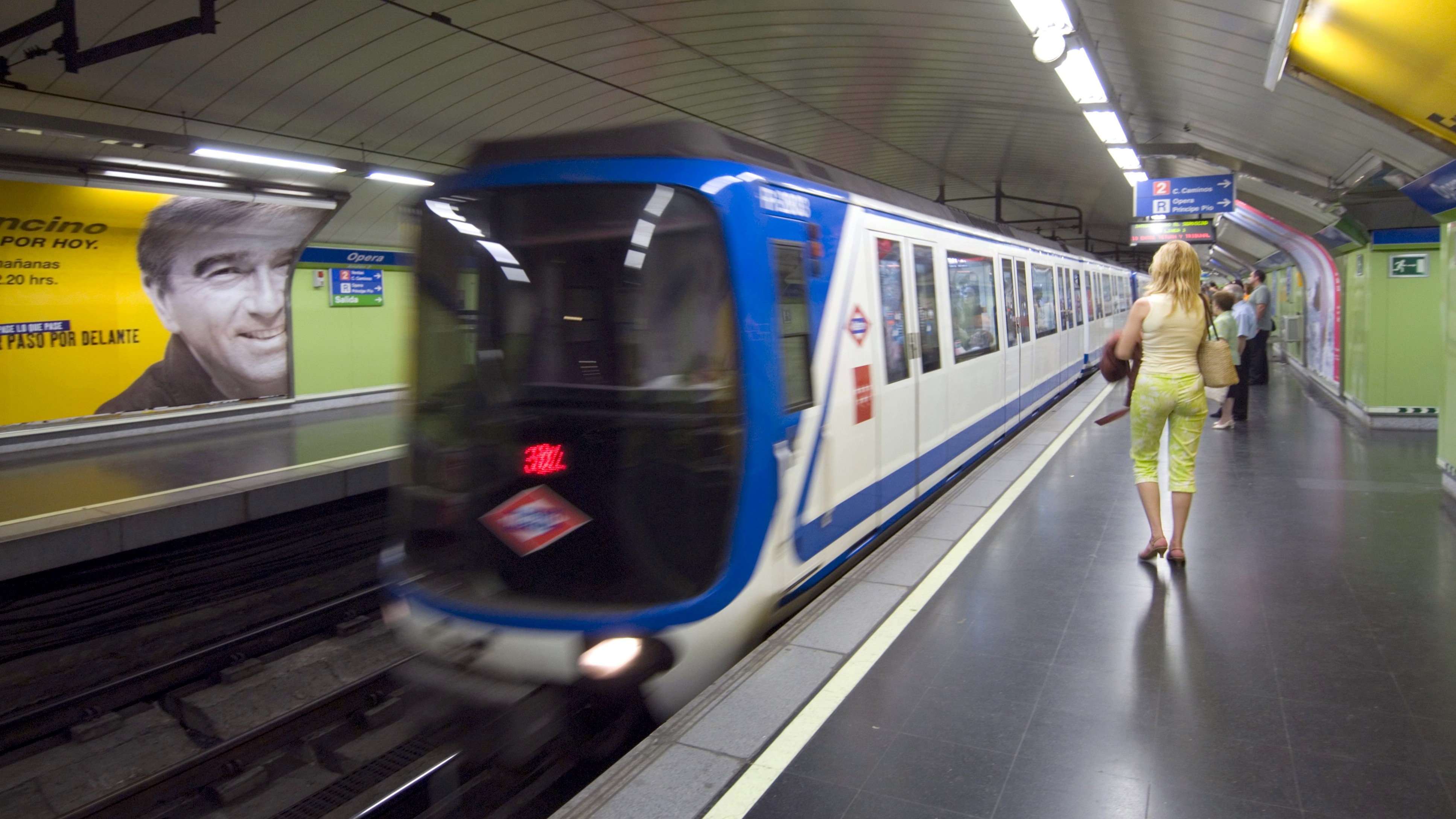 Madrid_metro_žena